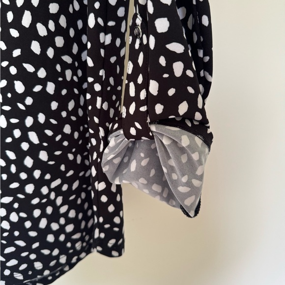 Erin Blair Loose Fitting Blouse - Picture 3 of 7